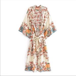NWOT Bohemian Floral Kimono Robe